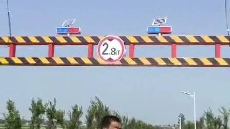 可升降限高杆工作原理_智能远程遥控龙门架电动升降限高架_10米自动限高杆操作视频