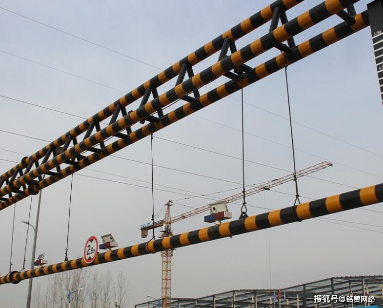 惊了！西安升降机厂家揭秘智能升降限高杆工作原理