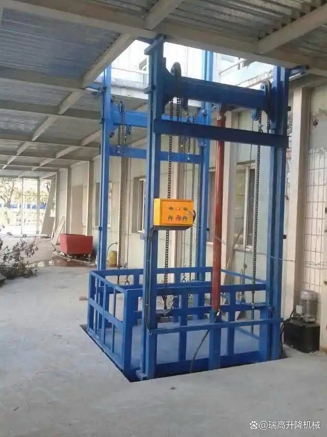 江苏货物垂直运输设备_导轨链条液压升降货梯_建水县导轨升降货梯如何控制