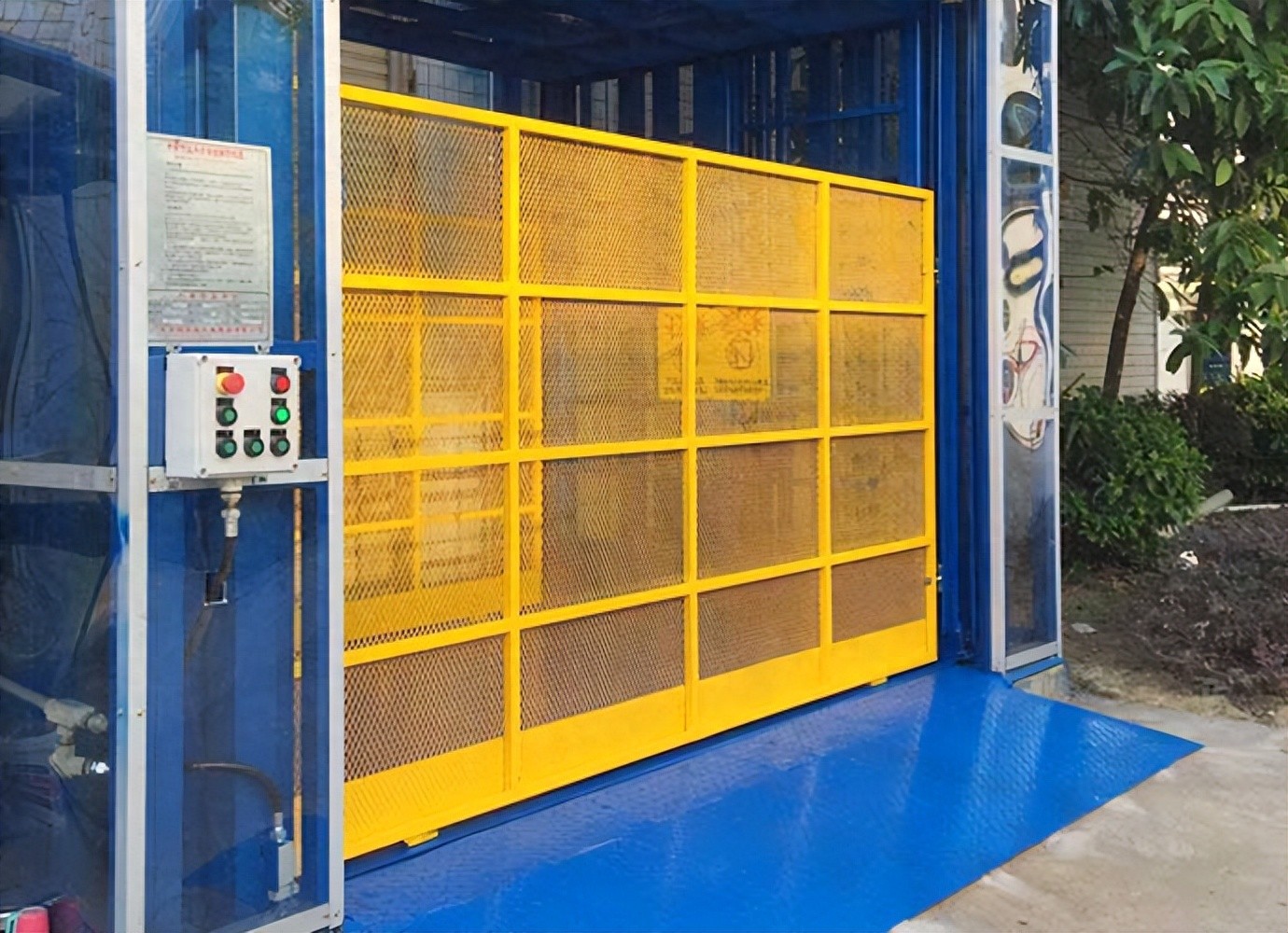 液压升降货梯凉山如何安装_液压升降平台_直顶式升降机